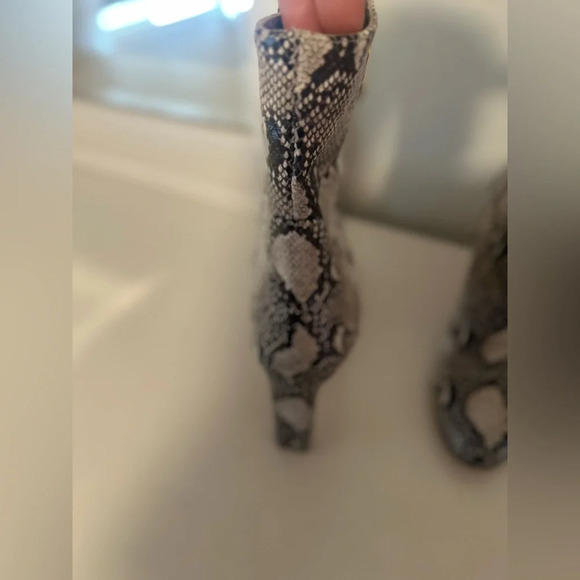 JIMMY CHOO Snake Leather Stone Color Midcalf Boots. Size 42. - Picture 5 of 17